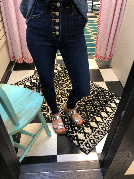 DARK BUTTON FRONT JEAN