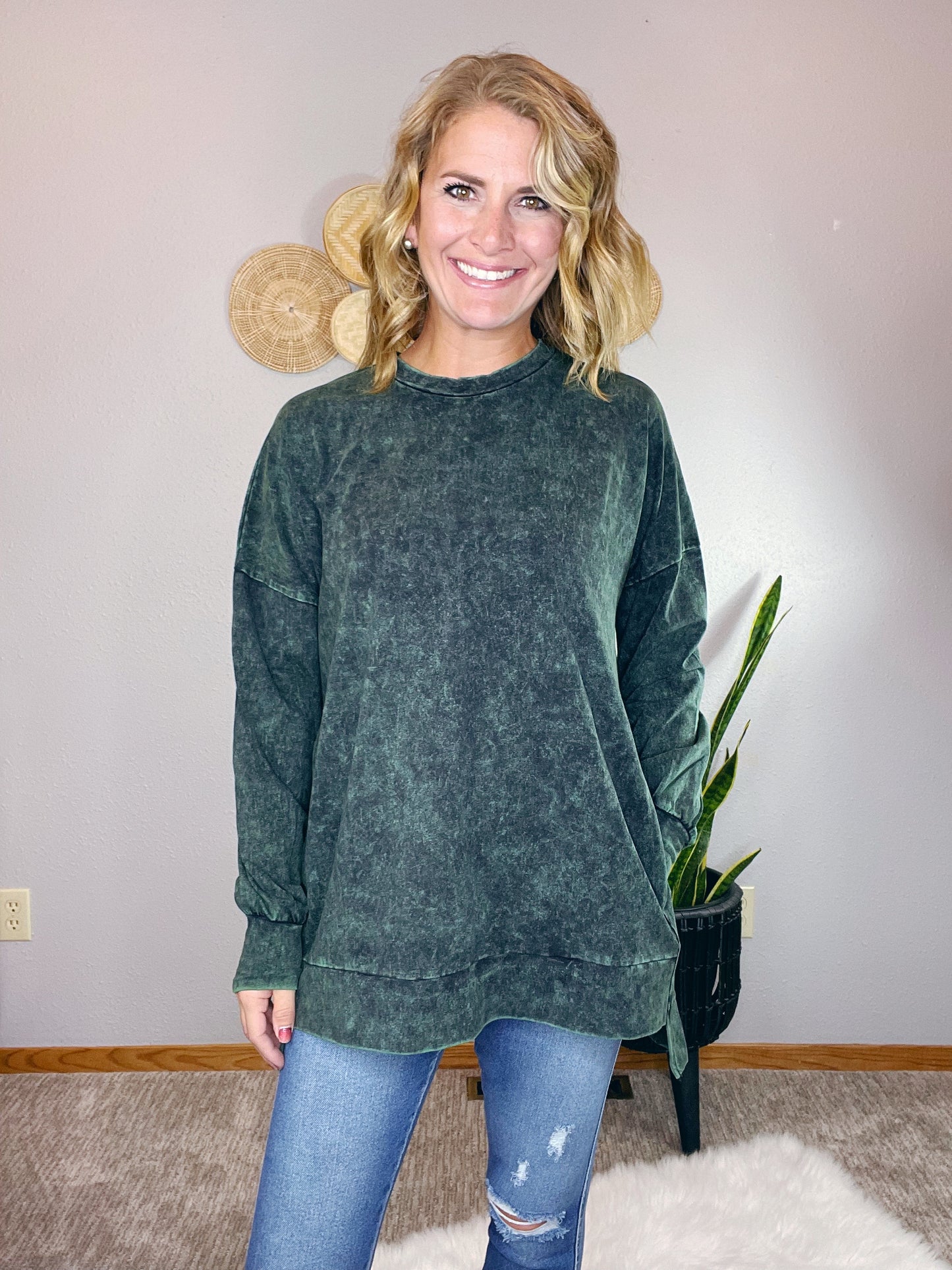 MINERAL WASH HIGH LOW PULLOVER