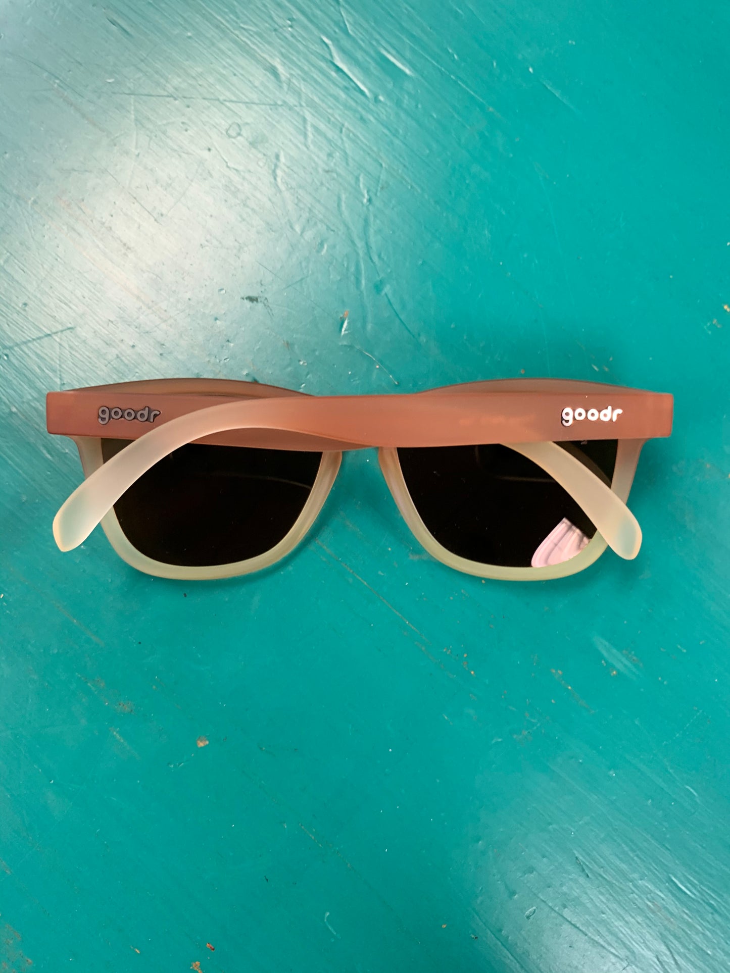 BROWN OMBRÉ SUNGLASSES