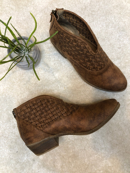 TAN BOOTIE