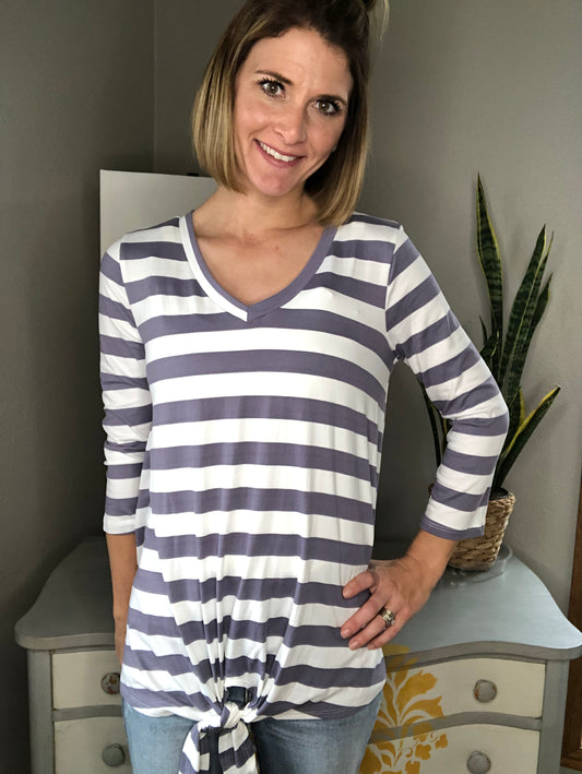 STRIPED V-NECK TEE