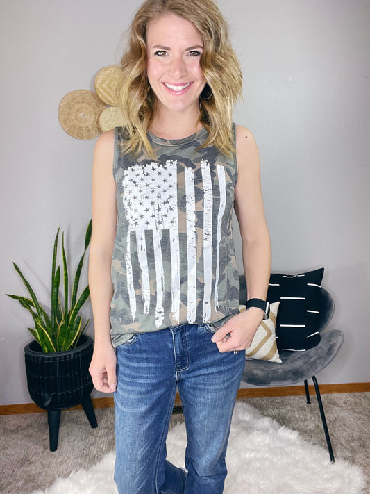 CAMO SLEEVELESS AMERICAN FLAG TOP