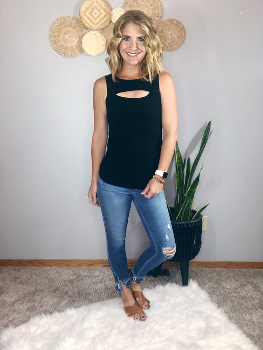 CUTOUT DETAIL RUCHED SIDE TANK