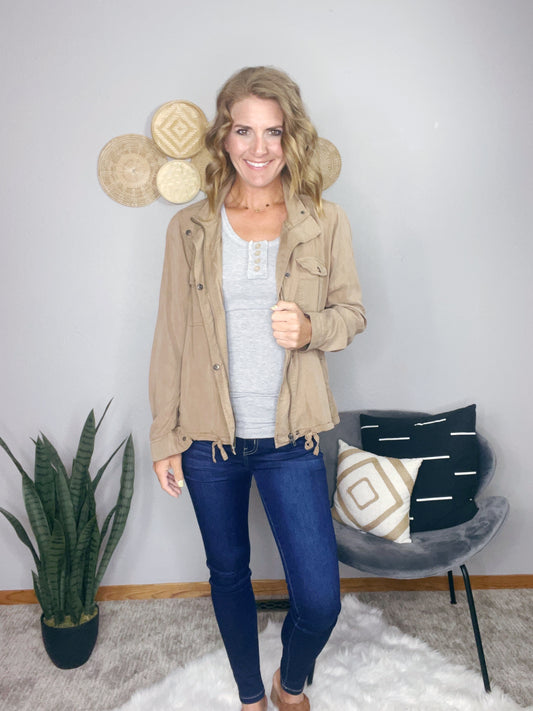 LIGHTWEIGHT UTILITY JACKET