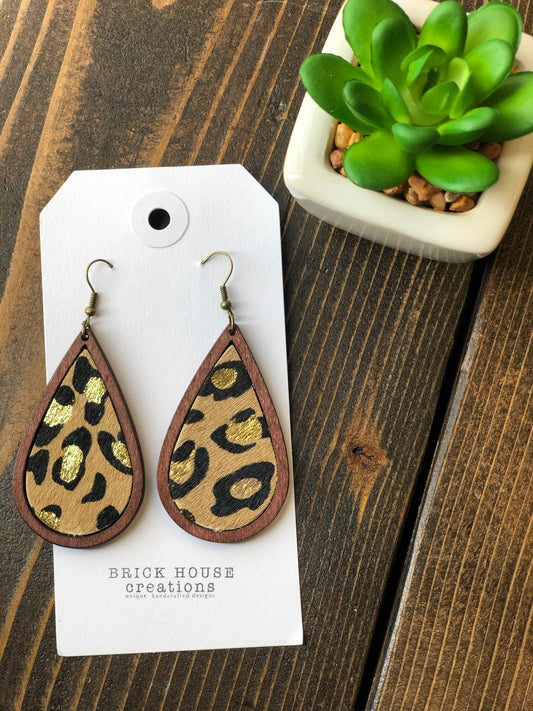 LEOPARD WOODEN AND LEATHER EARRING