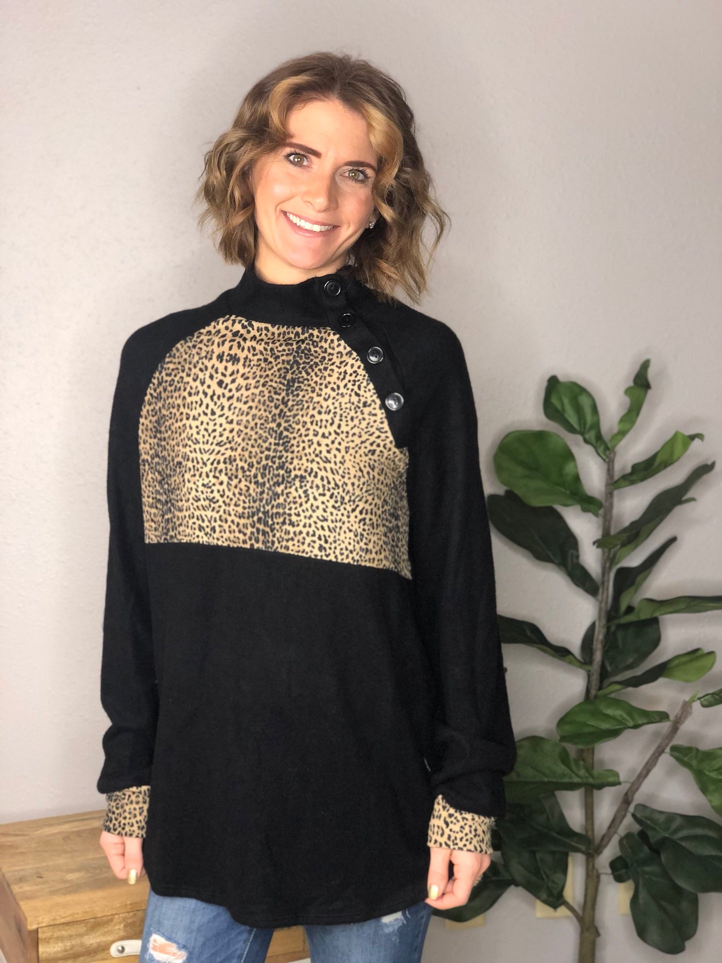 BLACK SWEATER