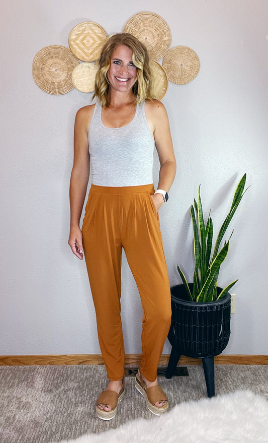 PLEATED WAIST PANTS W/ SIDE POCKETS