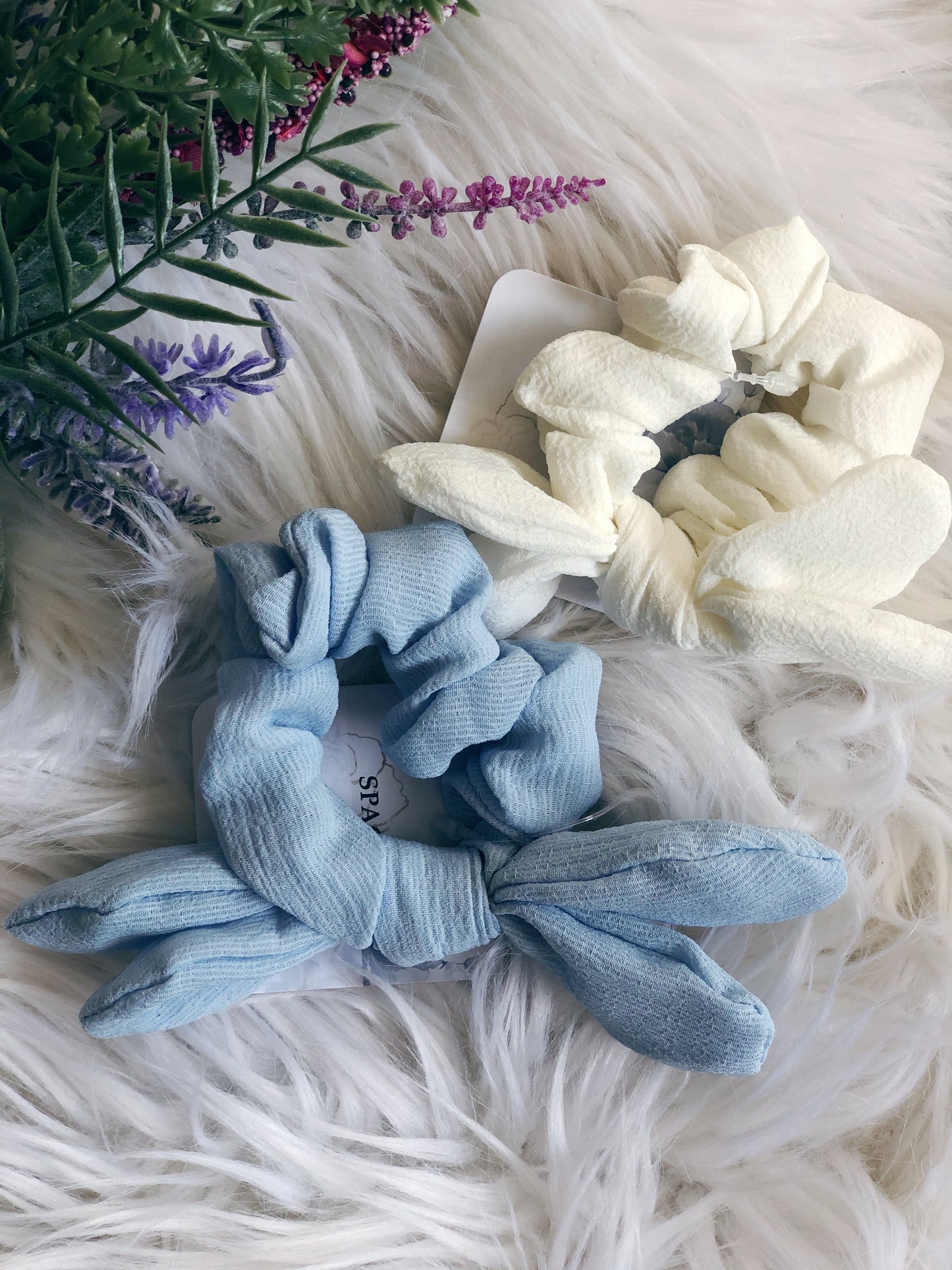 BOW SPRING SCRUNCHIE