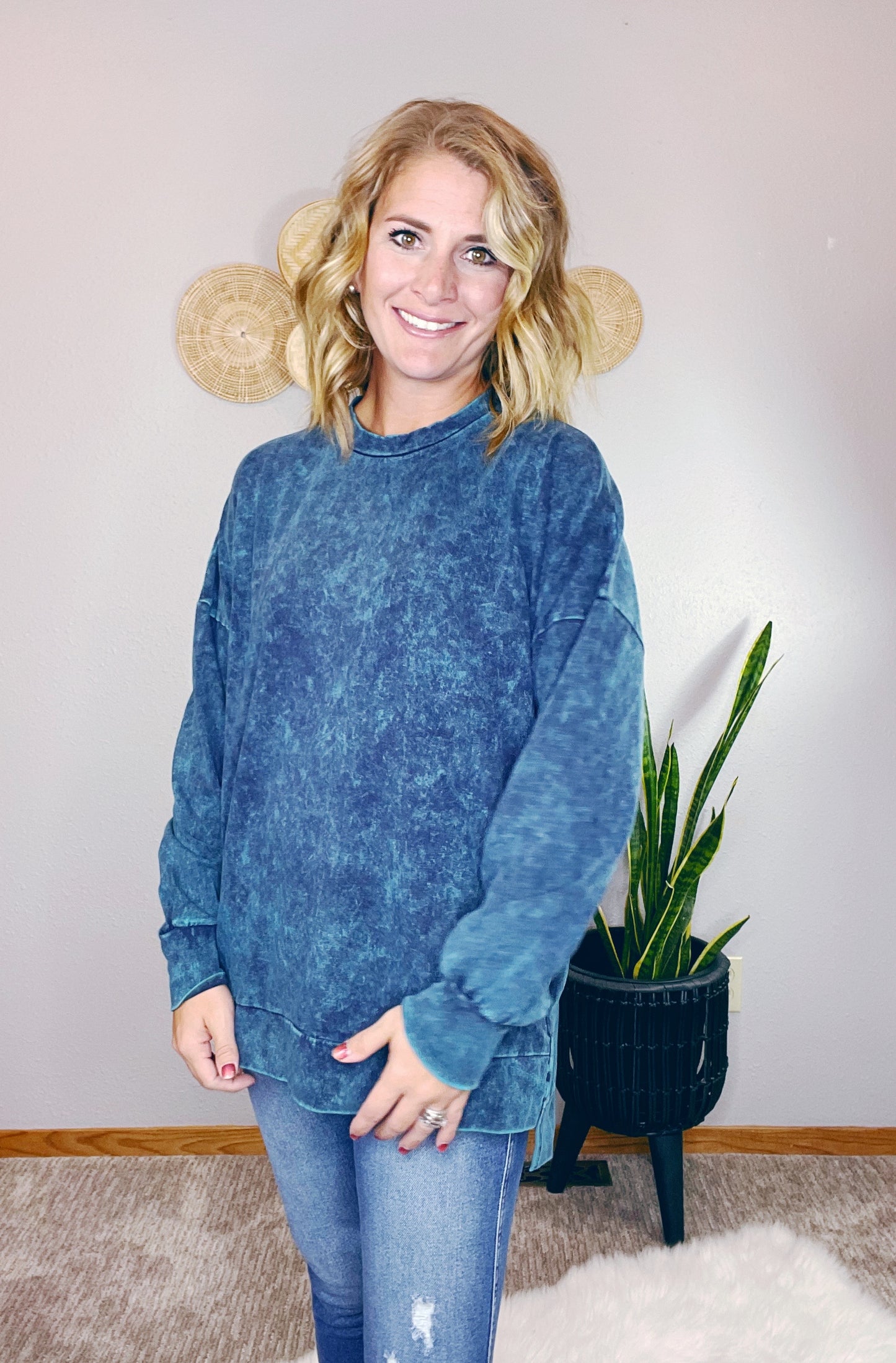 MINERAL WASH HIGH LOW PULLOVER
