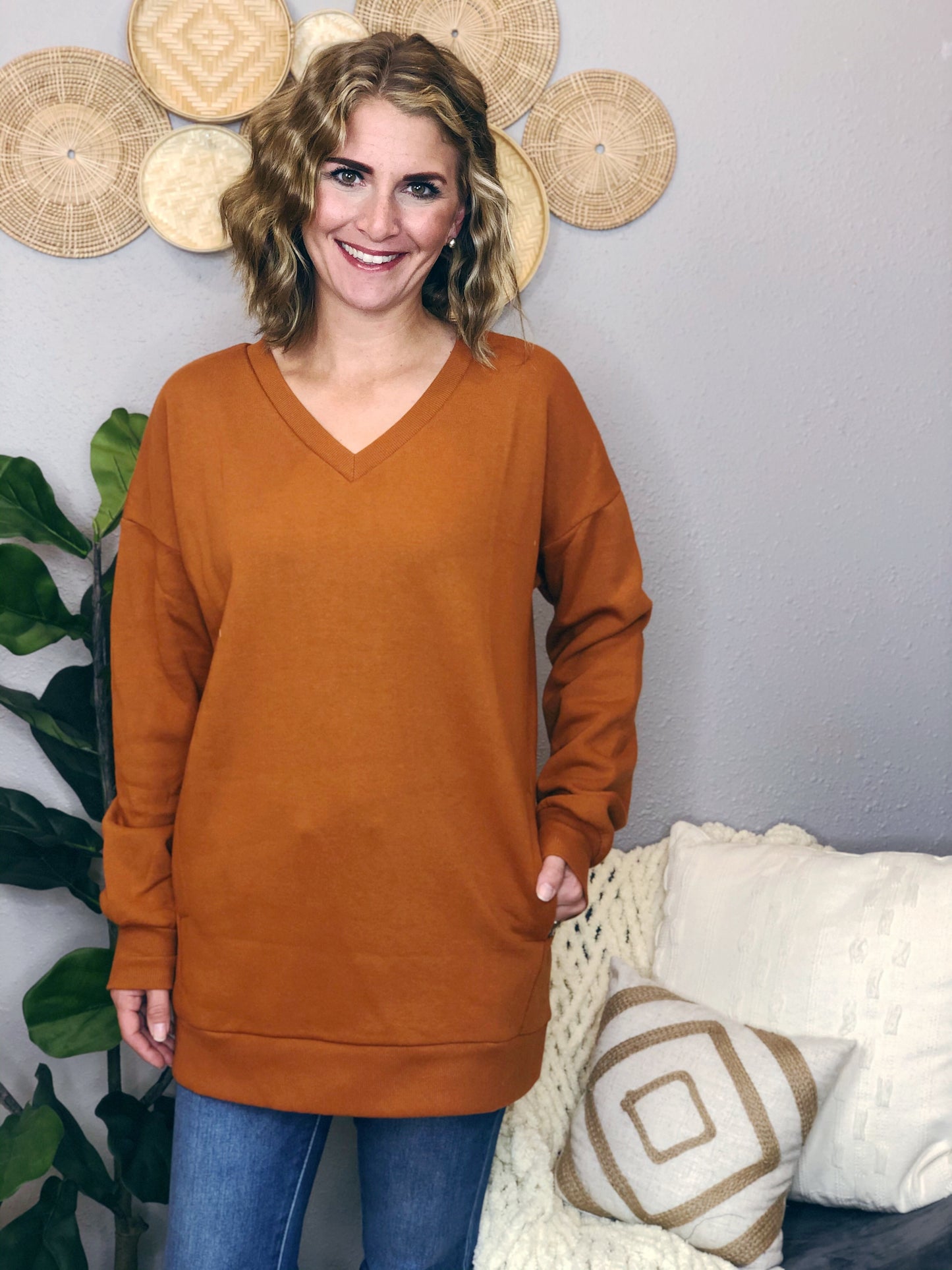 BASIC V-NECK POCKET SWEATER