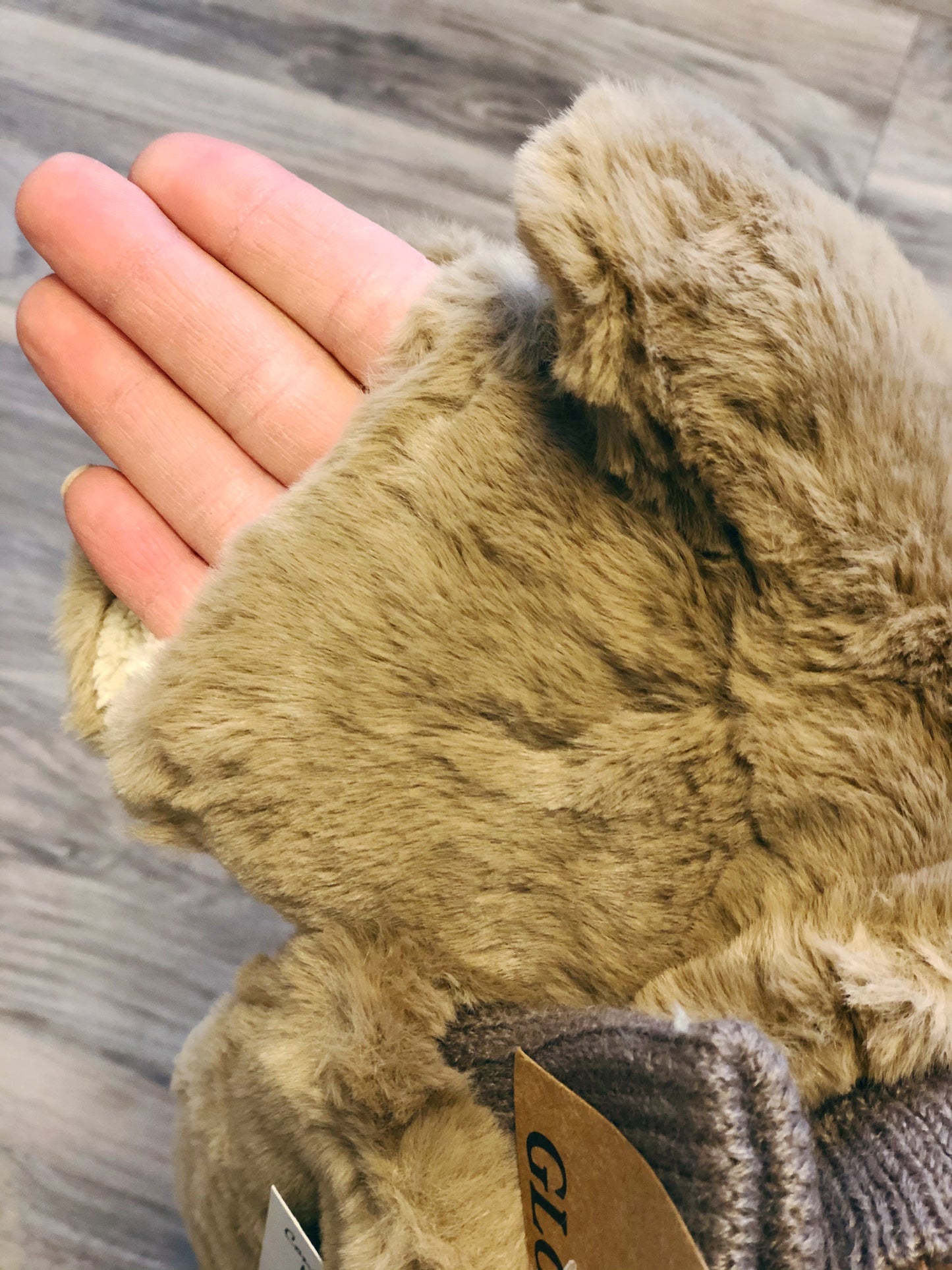 C.C.FUR MITTEN