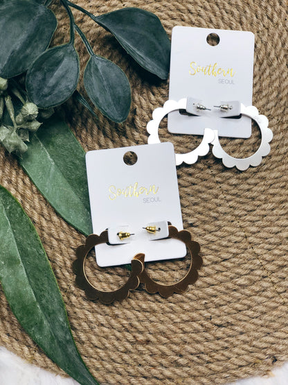 SCALLOPED HOOP EARRINGS