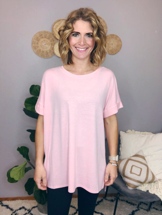 BASIC ROLLED SLEEVE TEE