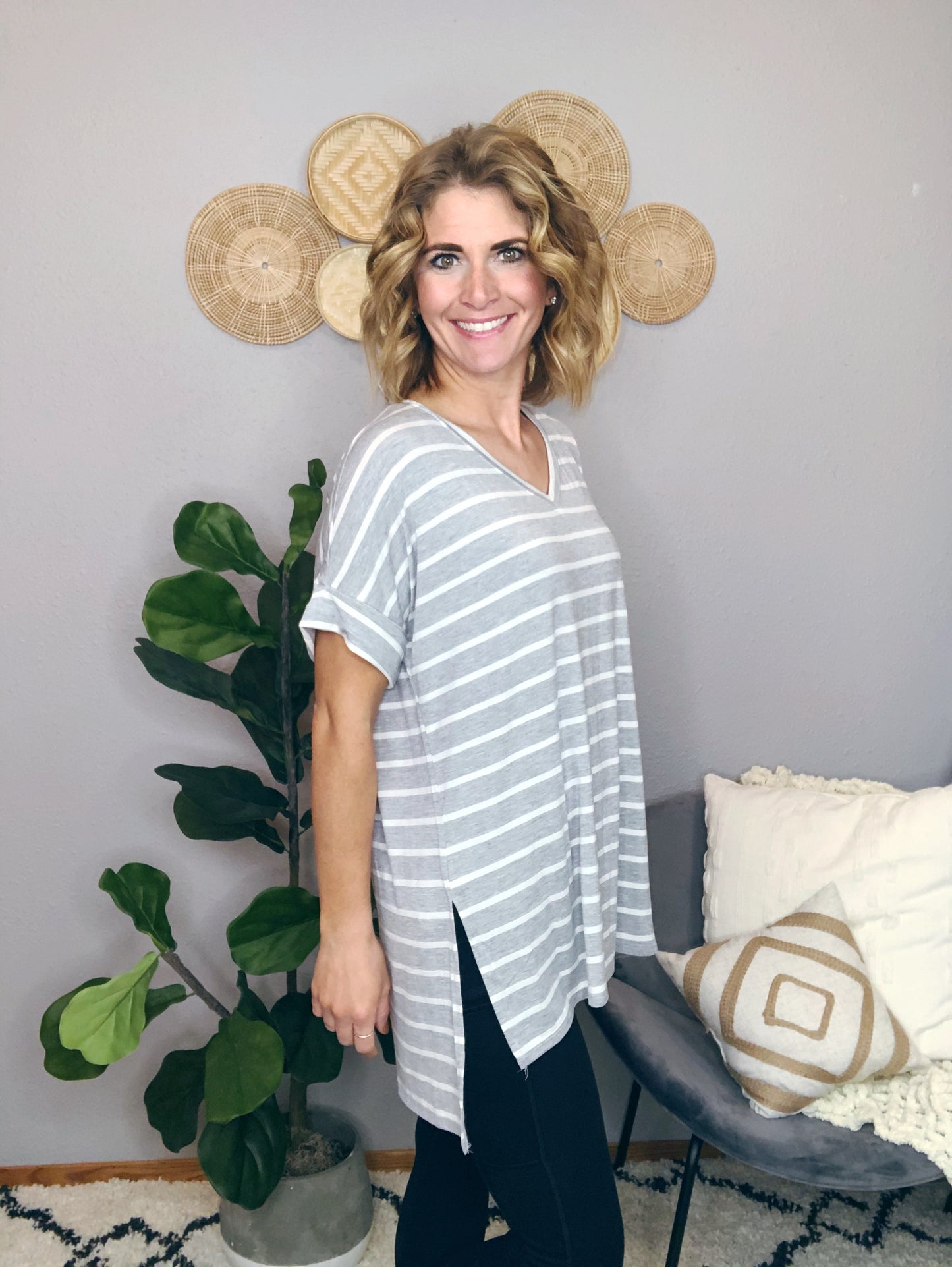 STRIPED ROLL TAB SLEEVE TEE