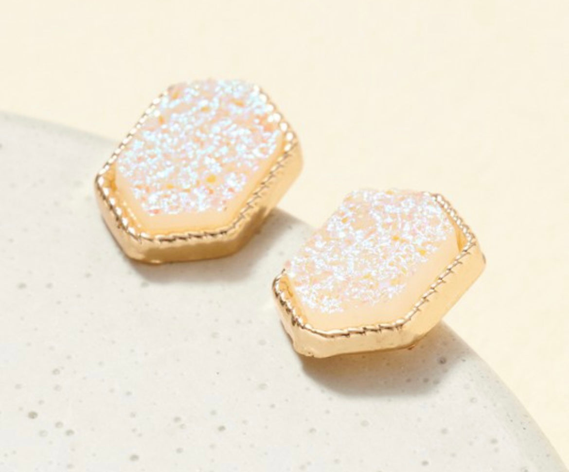 HEXAGON DRUZY STRONE STUD EARRING