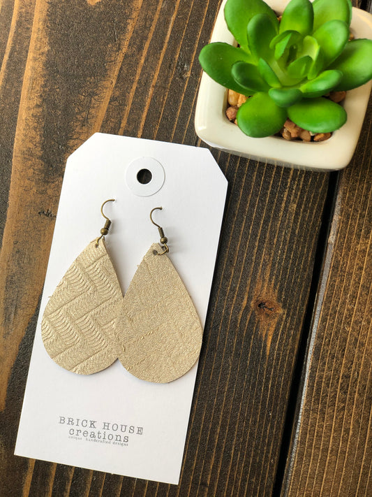 SMALL GOLD LEATHER EARRING