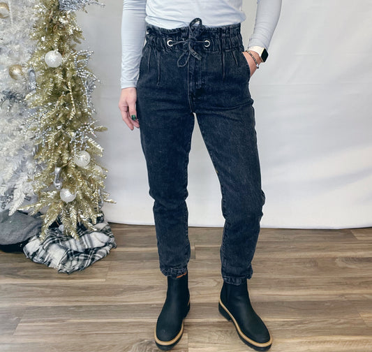 HIGH RISE MOM FIT KANCAN JEAN