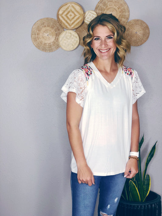 EMBROIDERY SLEEVE TOP W/ LACE DETAIL