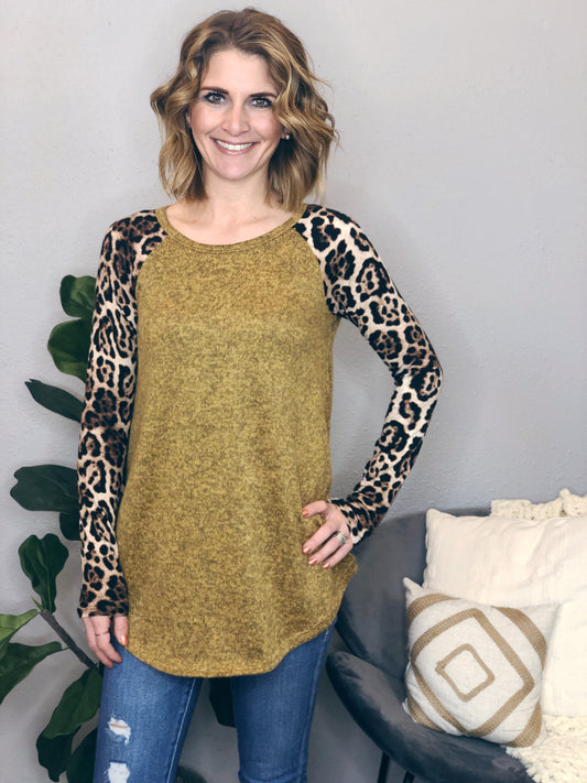 LEOPARD BASEBALL TOP
