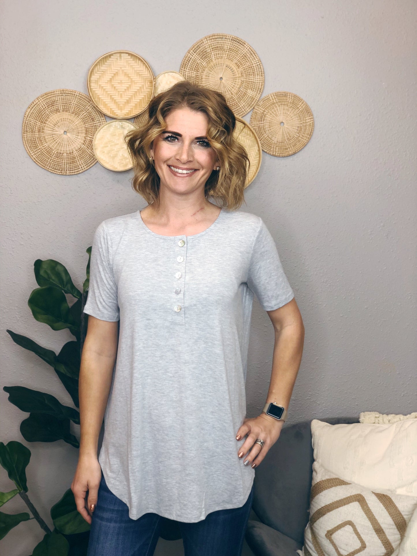 BUTTON BASIC TEE