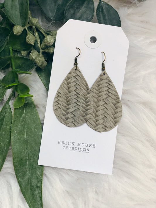 GREY WEAVE LEATHER EARRING