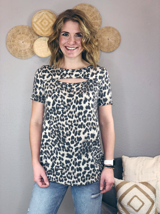 LEOPARD TEE W/ FRONT CUT OUT