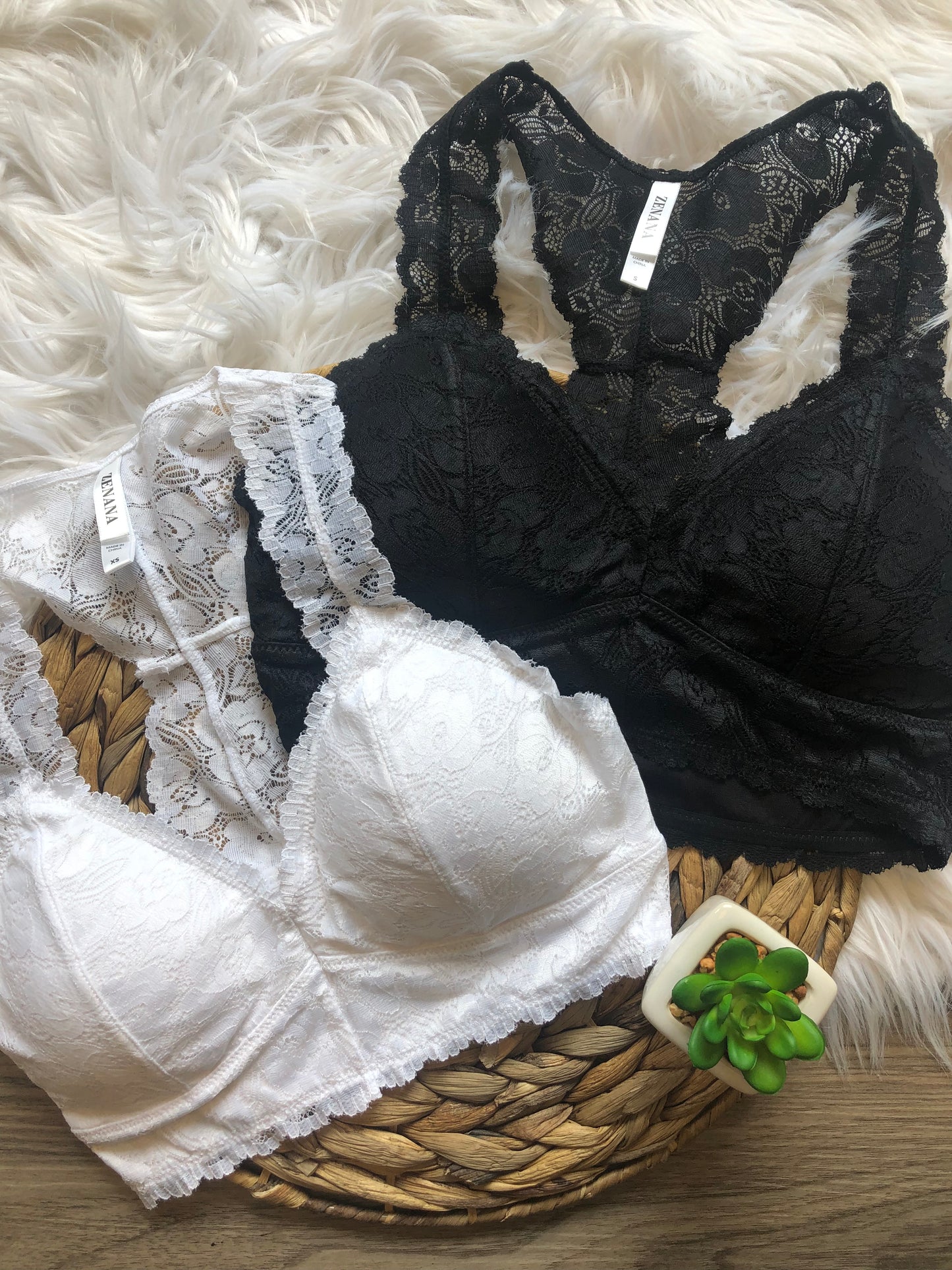 LACE HOURGLASS BACK LINED BRALETTE
