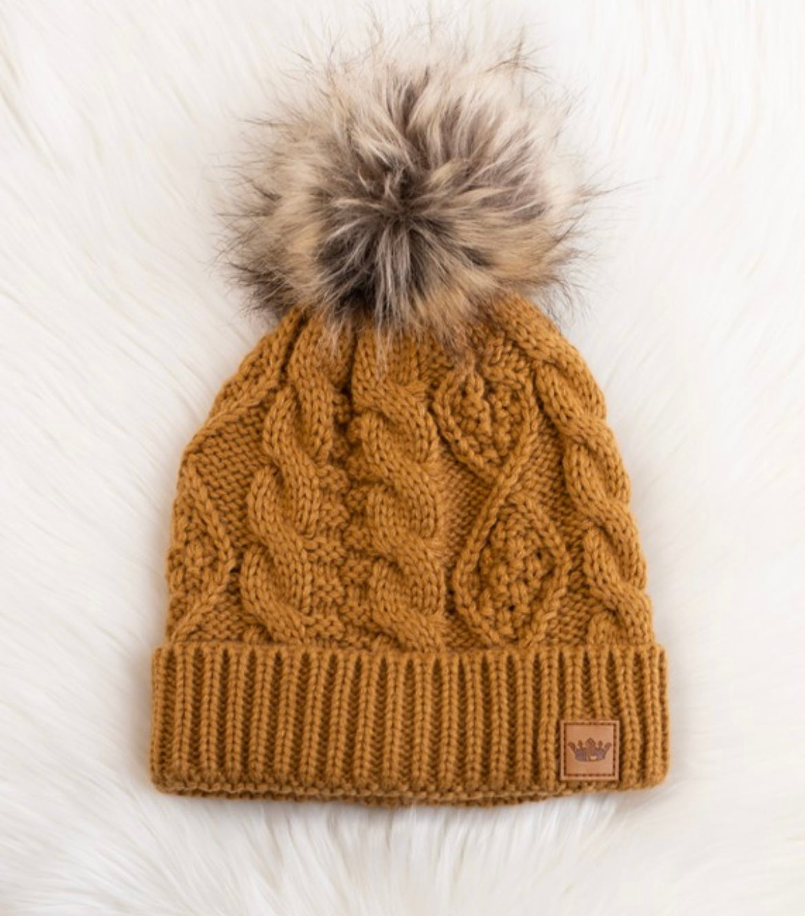 CAMEL CABLE KNIT HAT W/ FUR POM ACCENT