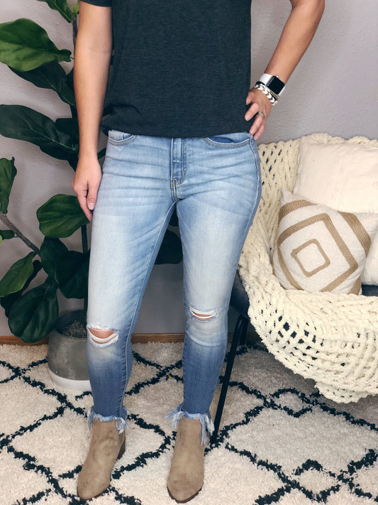 HIGH RISE LIGHT ANKLE DISTRESSED KANCAN JEAN