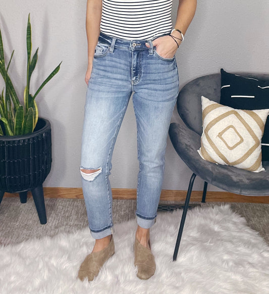 HIGH RISE CUFFED HEM MOM FIT JEAN