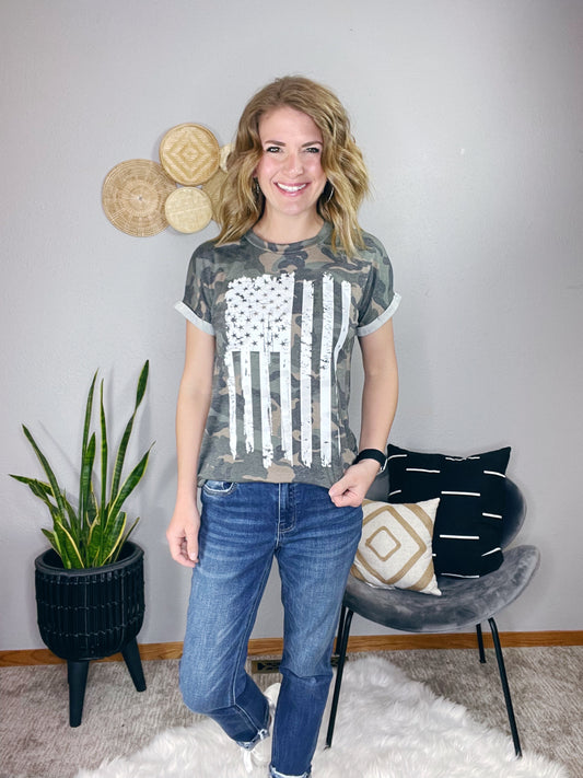 CAMO PRINT FLAG TEE