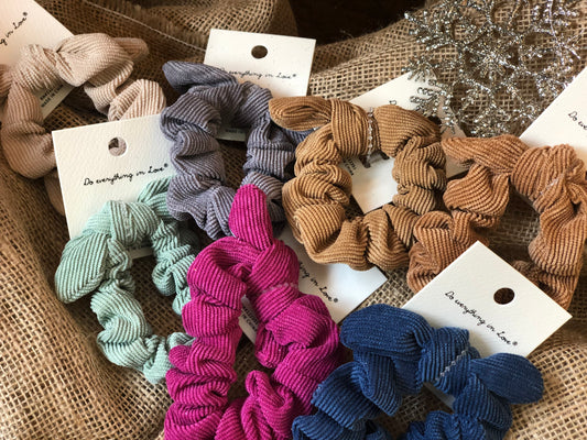 CORDUROY SCRUNCHIES