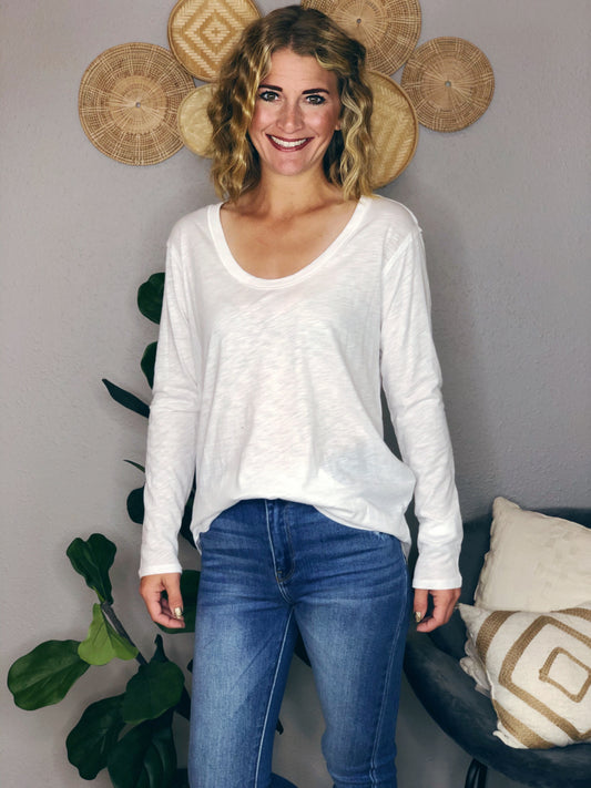 BASIC WHITE LONG SLEEVE TOP