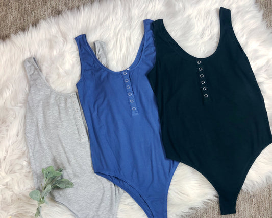 RIBBED SLEEVELESS BODYSUIT