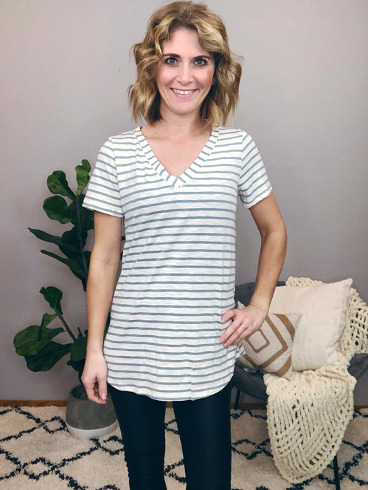 STRIPE V-NECK