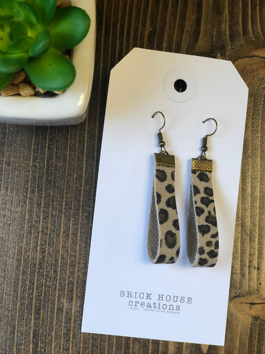 LEOPARD LOOP LEATHER EARRING
