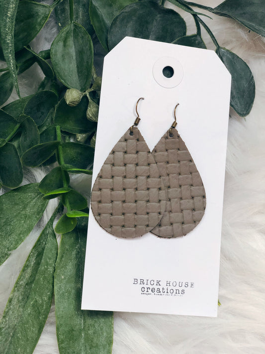 TAUPE WEAVE LEATHER EARRING