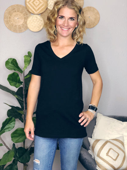 BASIC V-NECK TEE