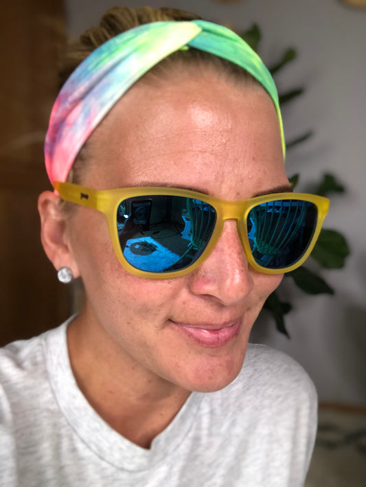 YELLOW GOODR SUNGLASSES
