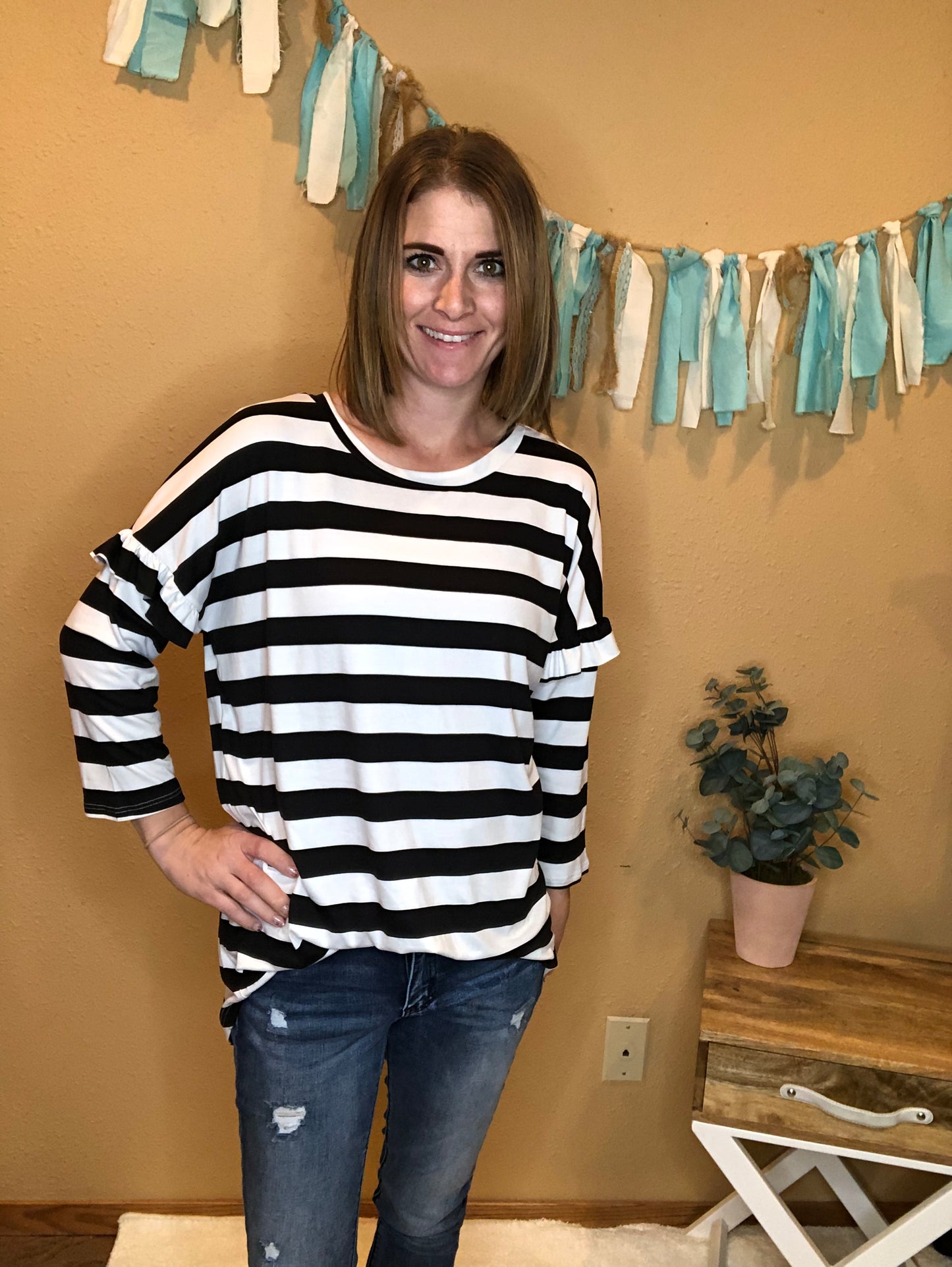 BLACK STRIPE W/ RUFFLE SLEEVE
