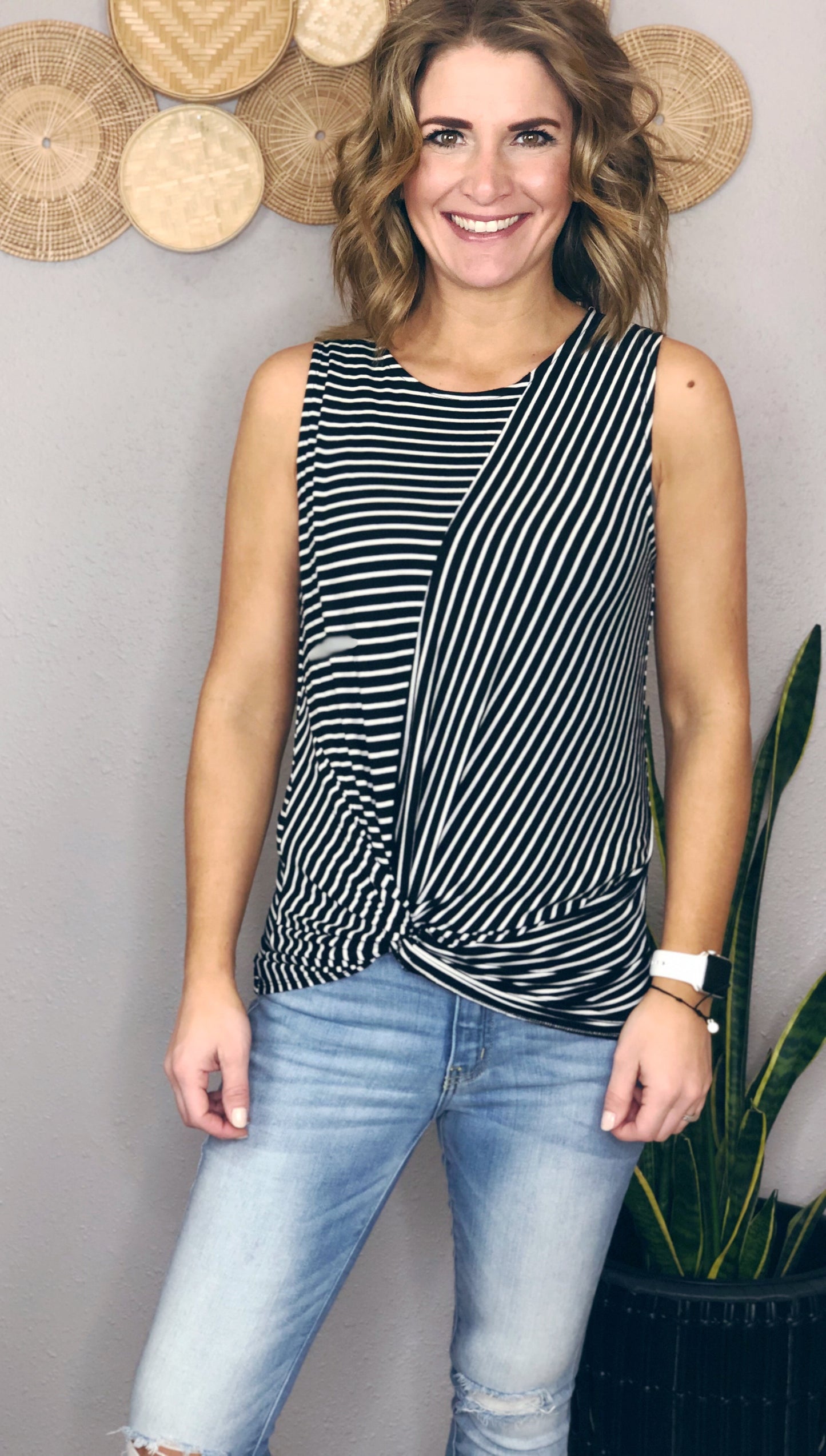 STRIPE KNOT FRONT SLEEVELESS TANK