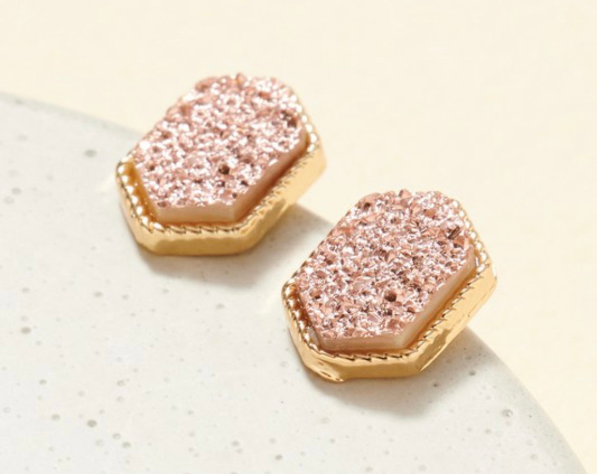 HEXAGON DRUZY STRONE STUD EARRING
