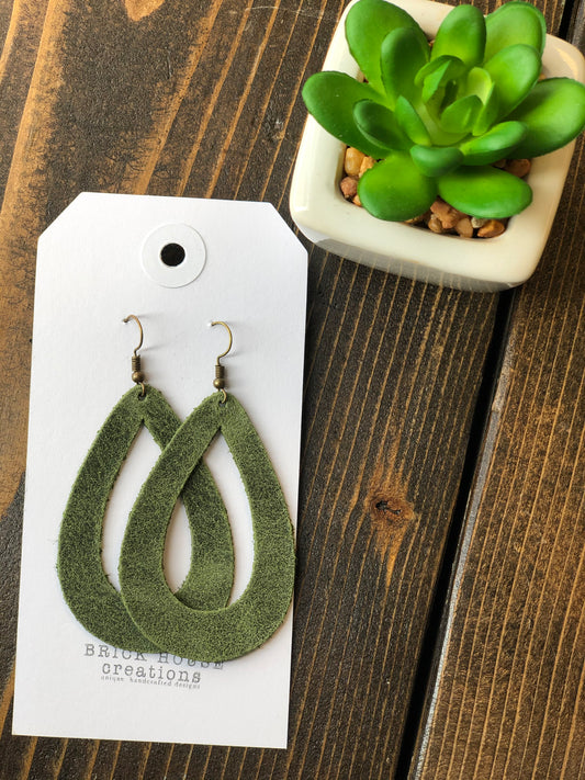 GREEN CIRCLE EARRING
