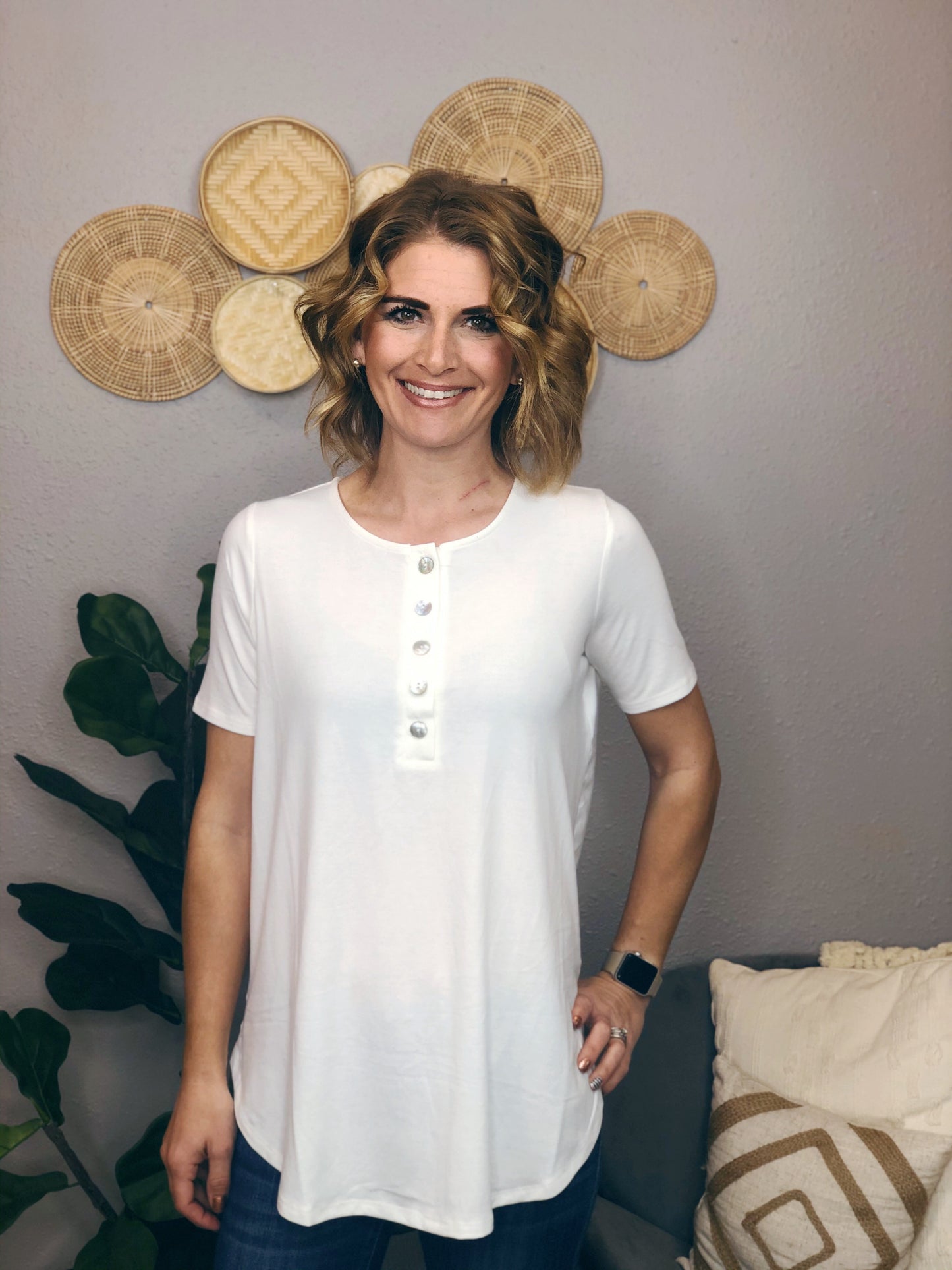 BUTTON BASIC TEE