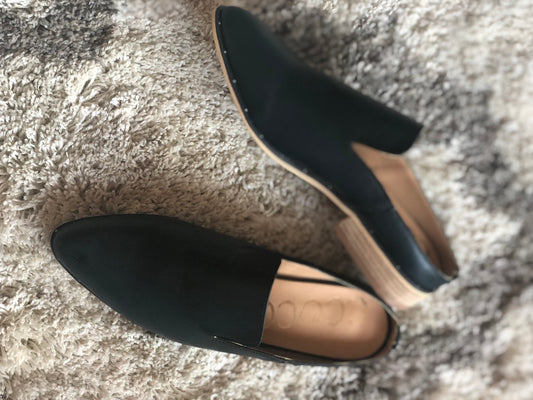 BLACK MULE