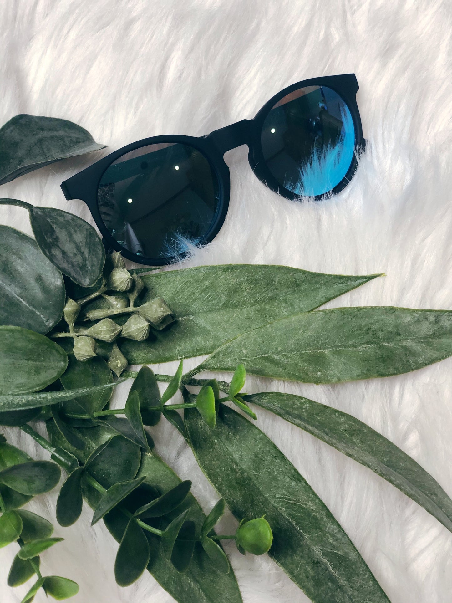 BLACK ROUND GOODR SUNNIES
