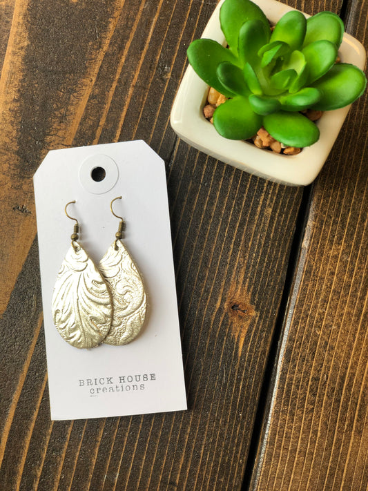 SMALL GOLD LEATHER EARRING