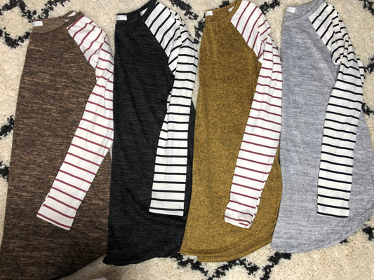STRIPED SLEEVE BASEBALL TOP