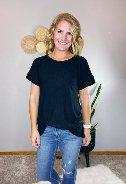 RIBBED ROUND NECK HI-LOW HEM TOP