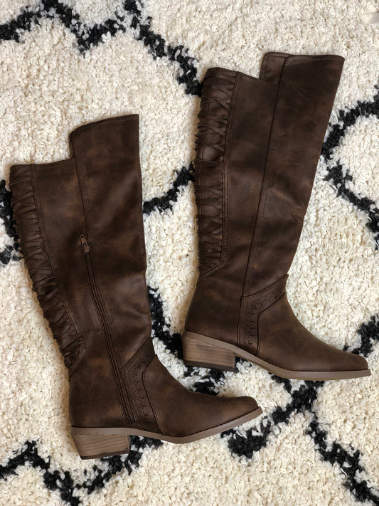 TALL BROWN BOOT